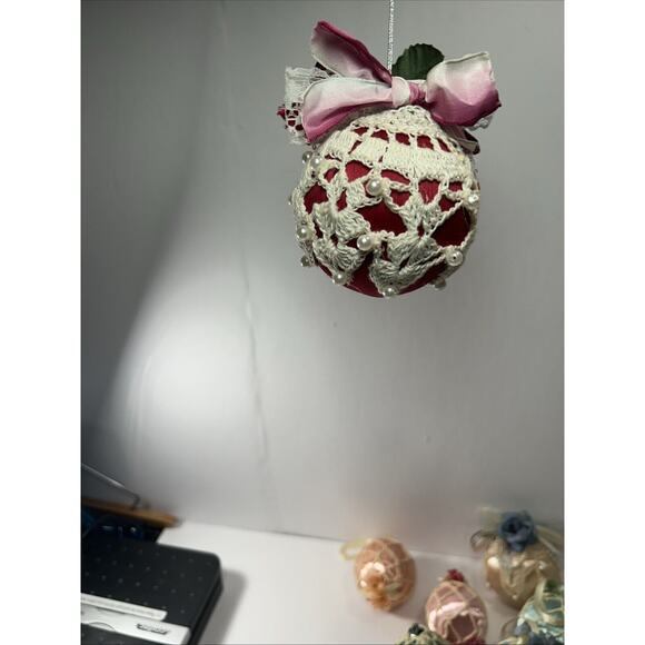 Vintage Crochet Christmas Ornaments Lot of 7 Handmade Ball Decor w/ Flowers - Picture 3 of 16